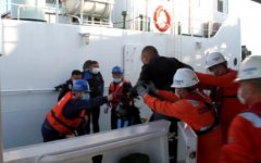 <b>摩托艇故障3人海上遇险 2号站平台注册北海救助局“北海救115”轮紧急救援</b>